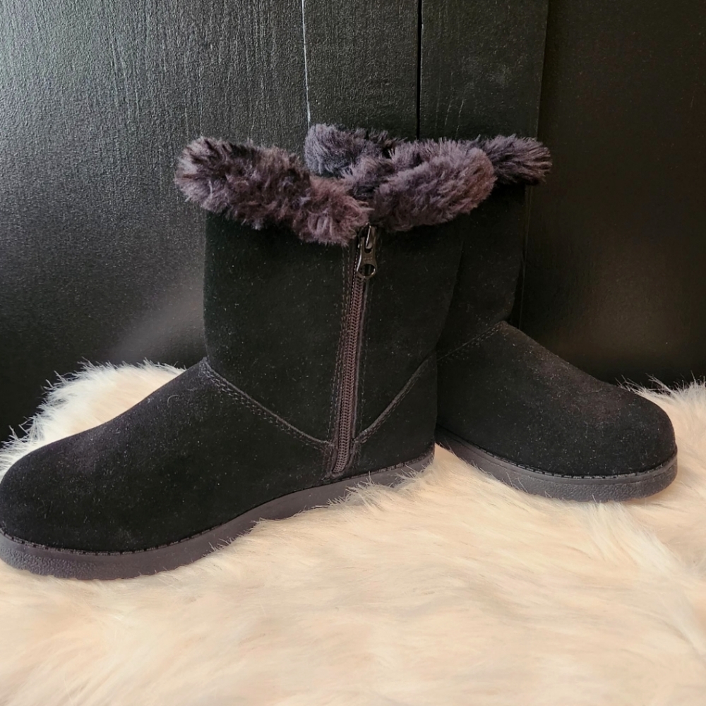 Womens Black Winter Boots with Faux Fur Size 6